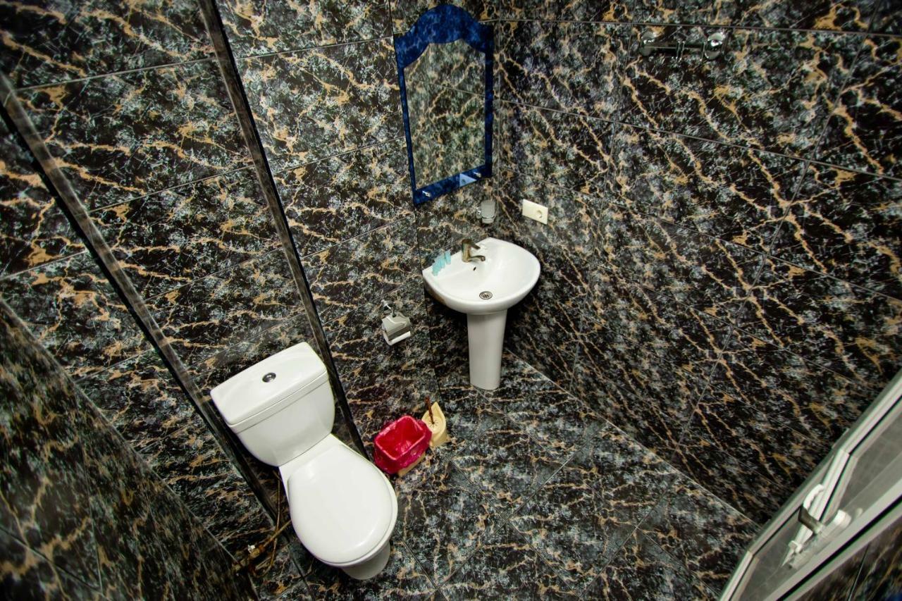 ホテル Vizit バトゥーミ エクステリア 写真